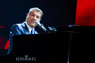 Udo Jürgens (&dagger; 2014) performs live in Düsseldorf on November 14th, 2014